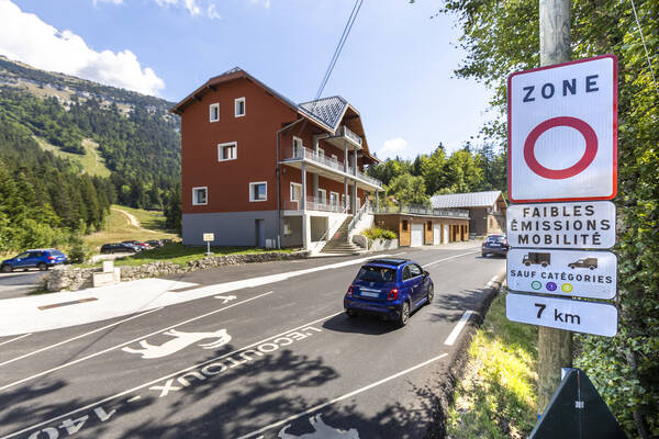 un panneau d'entrée de ZFE
