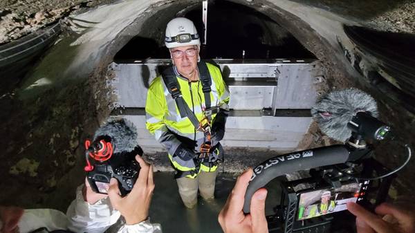 Un homme dans le réseau de canalisation de la Métropole