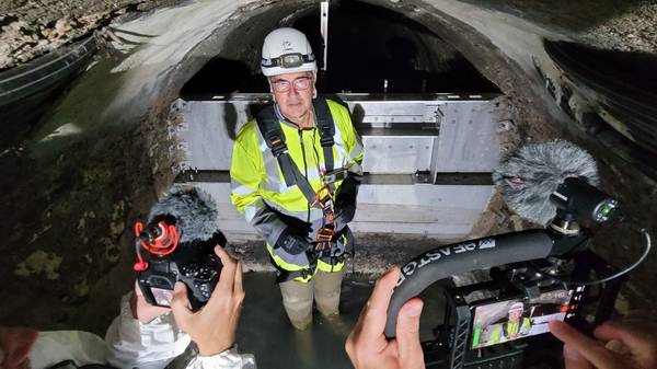 Un homme dans le réseau de canalisation de la Métropole 