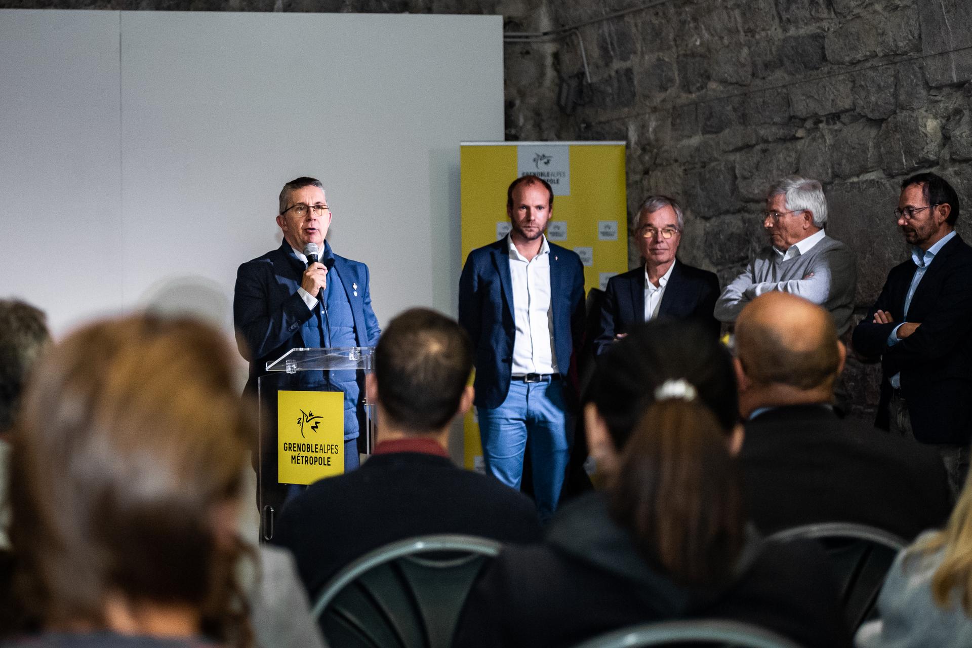 Christophe Ferrari, président de Grenoble Alpes Métropole, prend la parole pour saluer une belle programmation lors de la présentation du Mois de la nuit 2022.