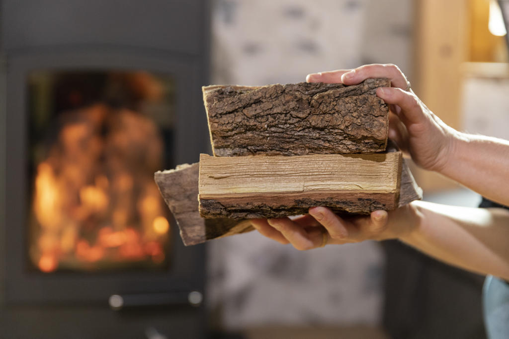 Chauffage au bois : comment allumer son feu sans polluer