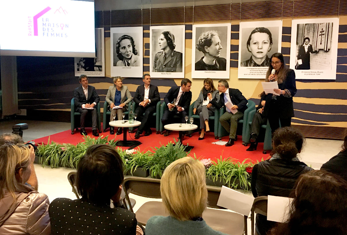 Table ronde de présentation, à l'Hôtel de ville de Grenoble en présence d'Olivier Véran